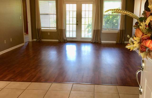 1825 WILLESDON DR W Gallery 3