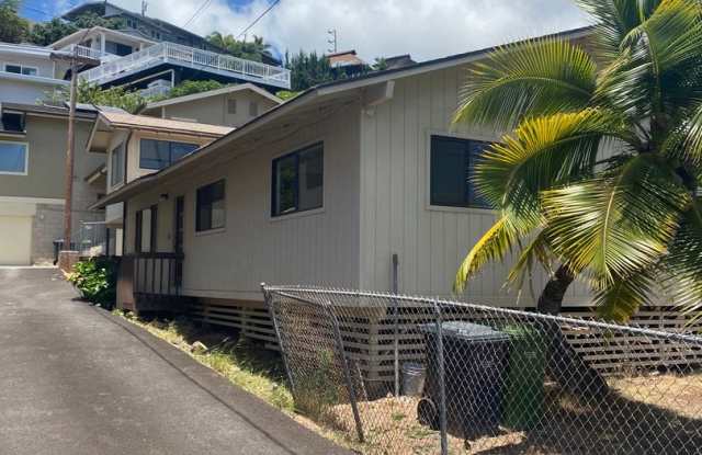 Quiet Kaimuki Neighborhood, 4 bedroom, 2 Bath House photos photos