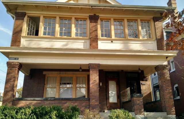 Awesome House for your Large Group - HUGE HOUSE with 3 Floors - 3 Kitchens, 3 Bathrooms, Awesome Indoor  Outdoor Space. Great For OSU Game Days! photos photos