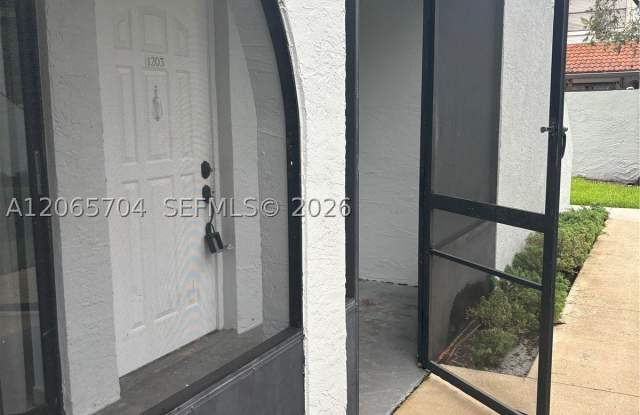 18236 Mediterranean Blvd Gallery 3