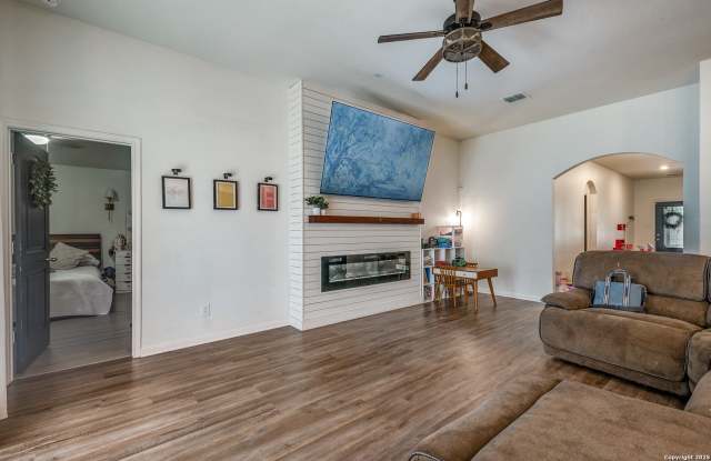 6122 Underwood Way Gallery 3