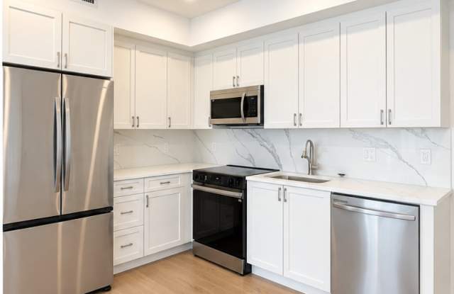 Charming 2 Bedroom- No Broker Fee Gallery 1