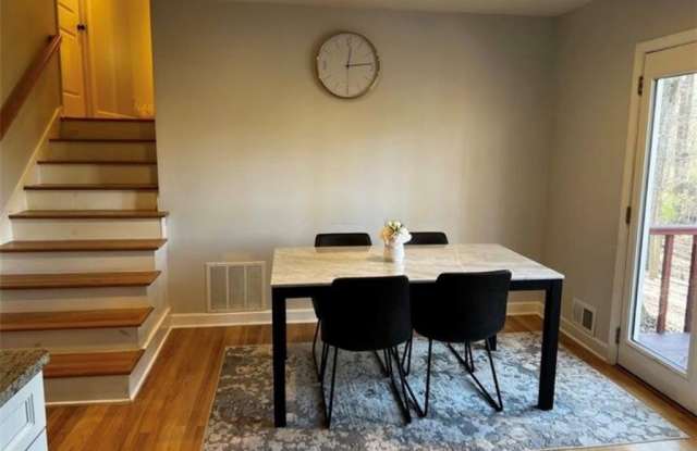 1590 Woodcreek Drive Gallery 2