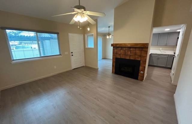 Beautiful Newly Remodeled 2 Bedroom 1.5 Bathroom in SE Visalia! photos photos