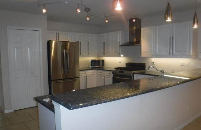 458 11TH AVENUE N Gallery 4