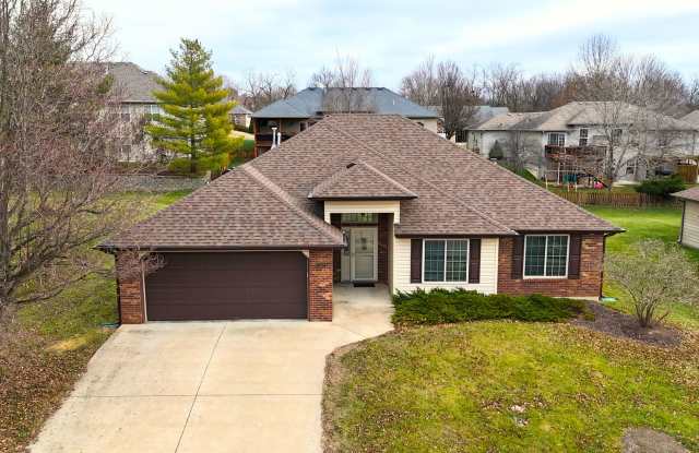 Elegant 3-Bedroom, 2-Bath Home with Spacious Backyard in Southwest Columbia - 7002 Madison Creek Drive, Columbia, MO 65203