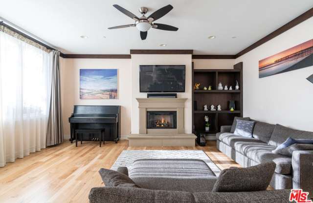 6241 CRESCENT Gallery 3
