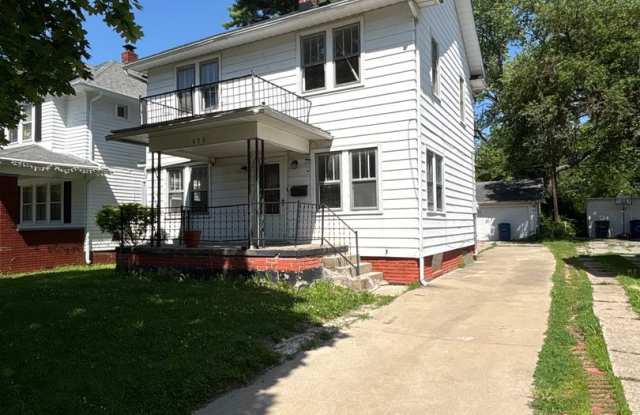Spacious 3 Bedroom with Detached Garage Located in South Toledo photos photos