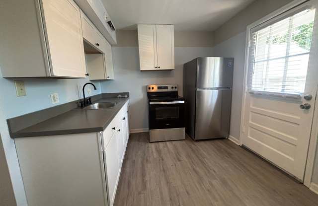 Duplex with 2 Bedrooms and 2 Bath - Move In Ready Gallery 4