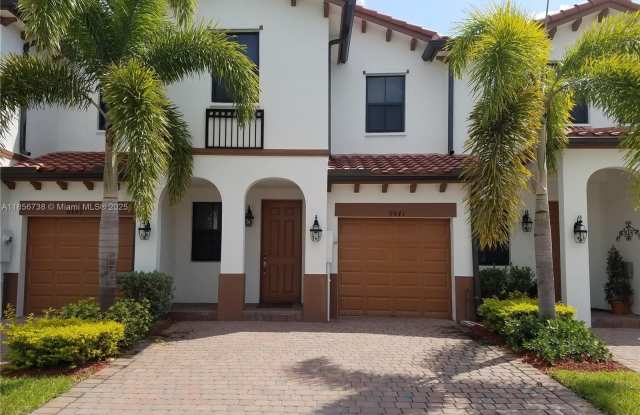 8841 NW 103rd Ave photos photos
