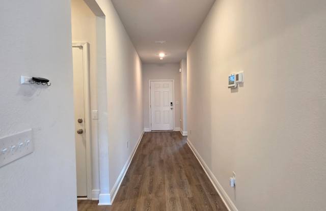 Beautiful 3BR/2BA in Gated Community with a Community Pool! Gallery 3