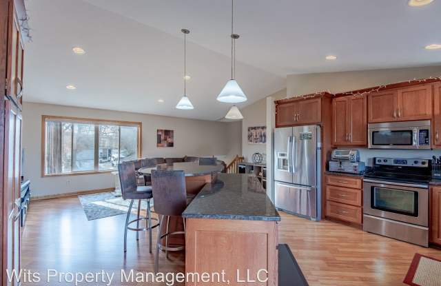 187 Bluestem Ave - 187 Bluestem Avenue, Shakopee, MN 55379