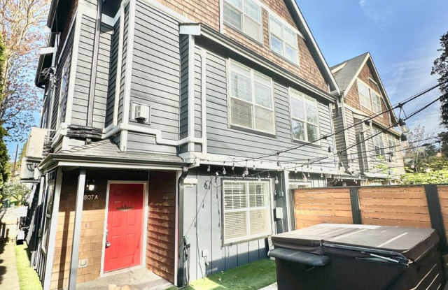 Modern 3 bedroom, 2.5 bathroom Townhome in Mapleleaf! photos photos