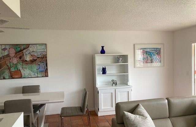 359 Brighton I Gallery 2
