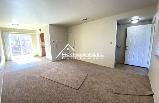 Spacious 3bd/1.5ba Citrus Heights Duplex with Garage Gallery 3