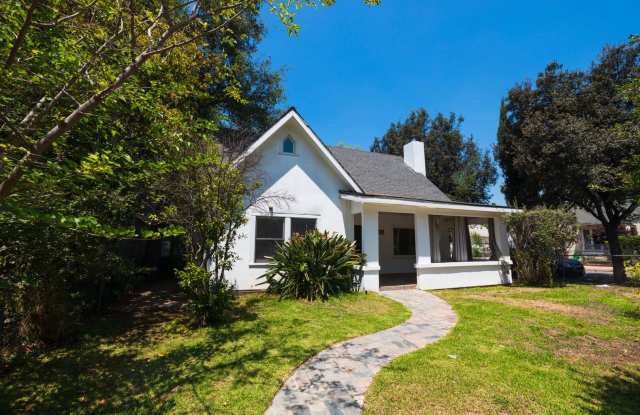 RARE English Country Home Available in the heart of Pasadena!!! COMING SOON!!! photos photos