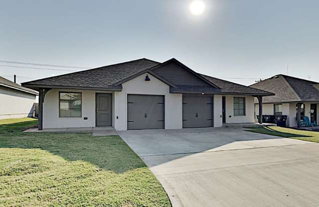 2 Bedrooms, 1 Bathroom 1 Car Garage Close to Broadway Extension, a short distance from Edmond and easy access to downtown OKC photos photos