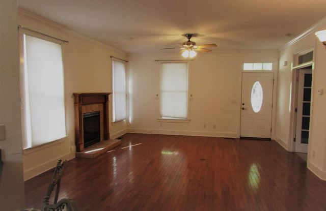 5023 Walton St Gallery 3