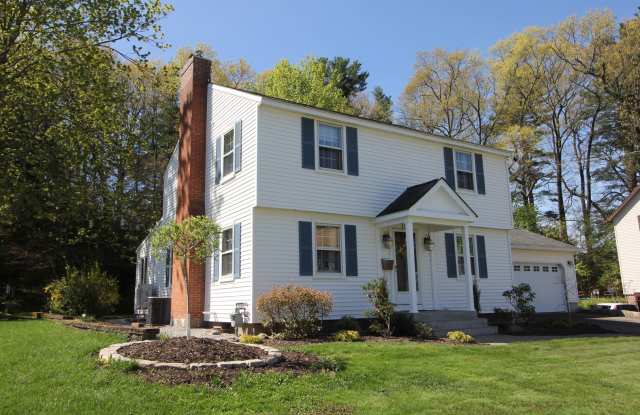Beautiful 3 Bed, 2.5 Bath Single Family Colonial for Rent in Manchester! photos photos