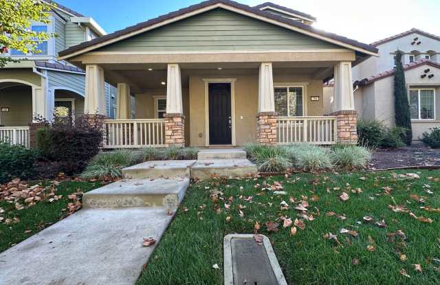 Beautiful 3 Bedroom, 2.5 Bath Mountain House Home Gallery 1