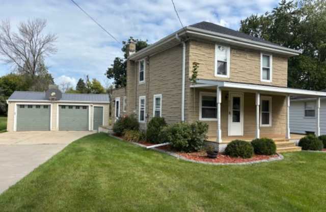 806 Main Street - 806 Main Street, Wrightstown, WI 54180
