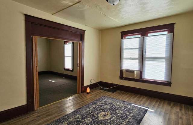 812 E. Cantrell St. 2-bedroom, 1 bath with option for 3rd bedroom on main Gallery 3