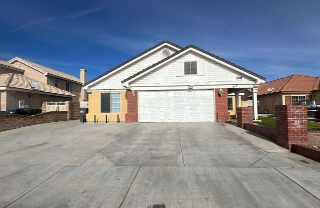 (APPLICATION PENDING) East Lancaster Home - 2121 Beechwood Street, Lancaster, CA 93535