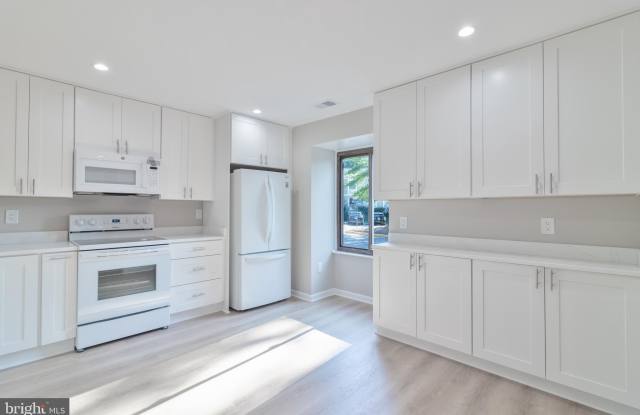 8748 RIDGE HOLLOW Court Gallery 4
