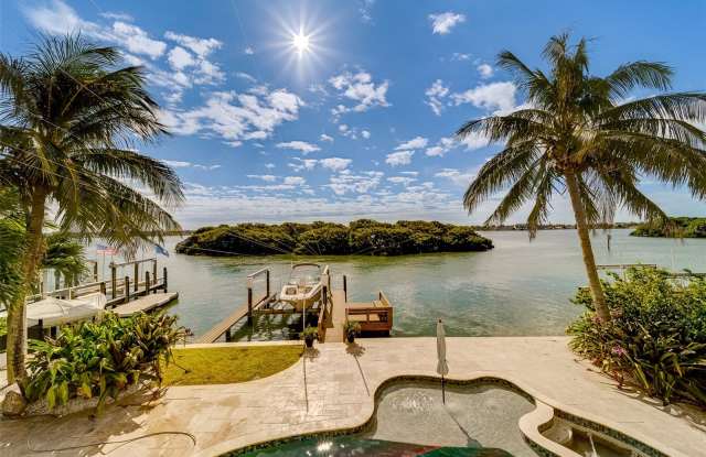 803 Harbor Dr - 803 Harbor Drive, Belleair Beach, FL 33786