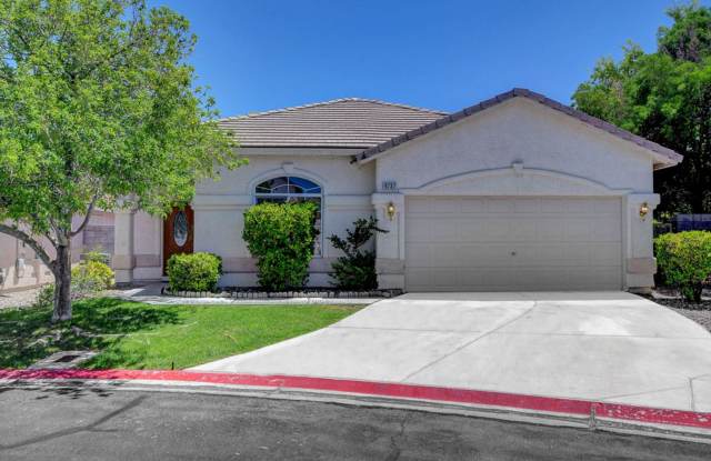 Gorgeous single story in the Northwest. Amazing yard with grass! photos photos