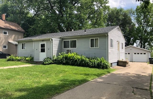 317 Myrtle Ave - 317 Myrtle Avenue, Iowa City, IA 52246