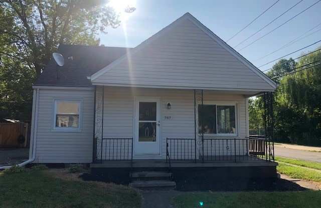 Charming 3 Bed 1 Bath Sheffield Lake Home photos photos