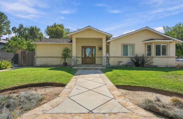Charming Single Story Woodland Hills Retreat Near Warner Center Gallery 1