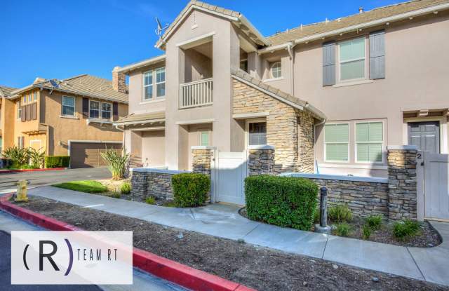 A Stunning Two-Story 2 Bed 2 Bath Home near Victoria Gardens Gallery 3