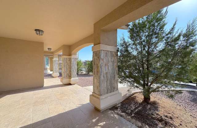 East El Paso 4bed/2.5bath Refrig A/C with Solar Panels! Gallery 3