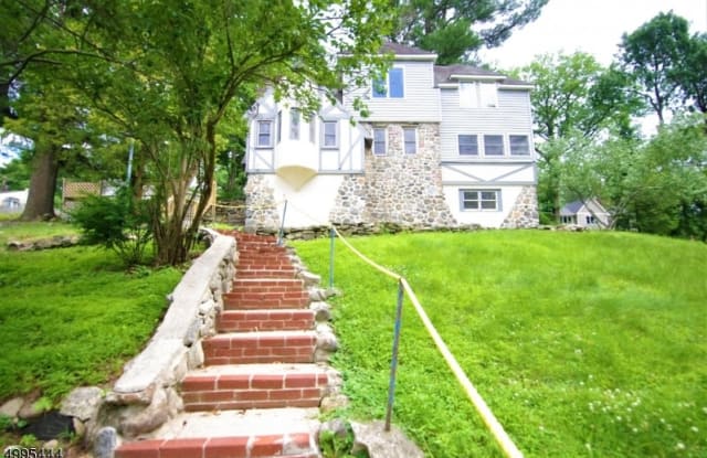 217 E SHORE TRL - 217 East Shore Trail, Lake Mohawk, NJ 07871