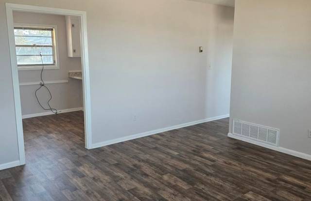 3 Bedroom Brick Ranch Gallery 4
