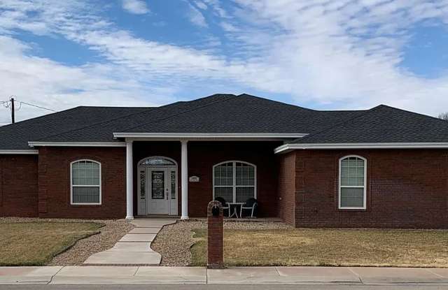 spectacular neighborhood - 1400 25th Street, Artesia, NM 88210
