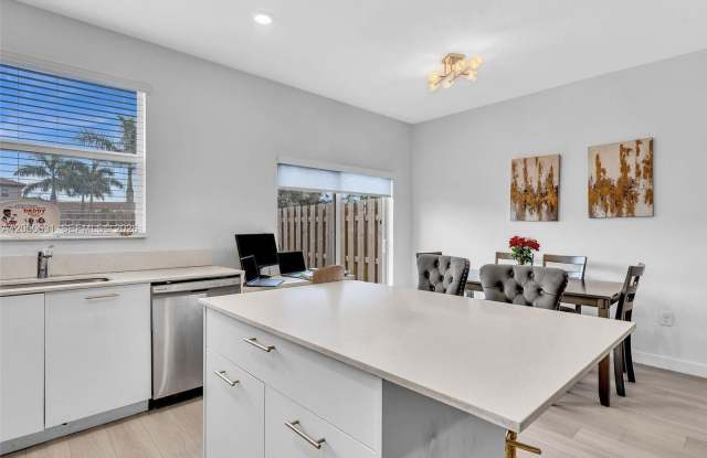 12209 NW 24th Place, Miami, FL 33167 - 1485 Gallery 4
