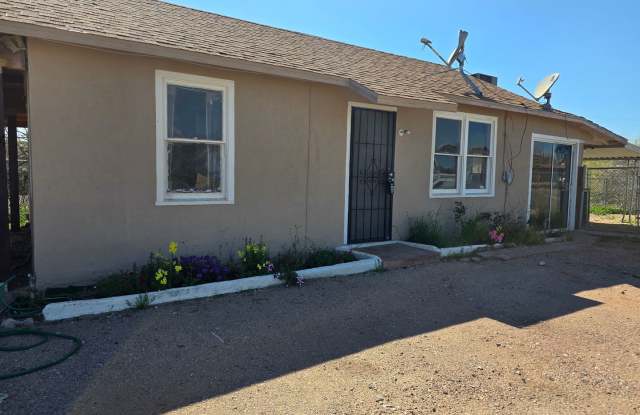 A quaint home offering a convenient location within walking distance to downtown Wickenburg photos photos