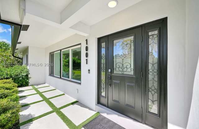 1001 NW 4th Ct Gallery 3