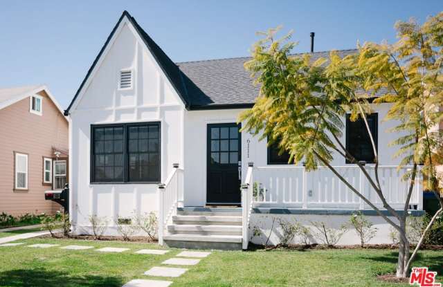 6111 S HARCOURT Ave Gallery 1