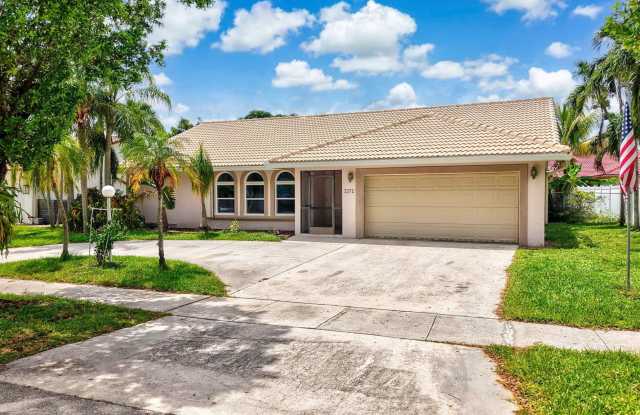 2171 NW 76th Avenue photos photos
