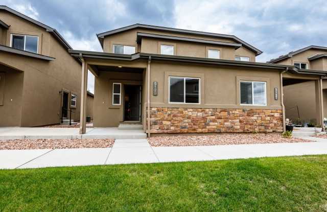 Brand-New Townhome with Modern Finishes, Kitchen Island & Exceptional Extra Space Gallery 1