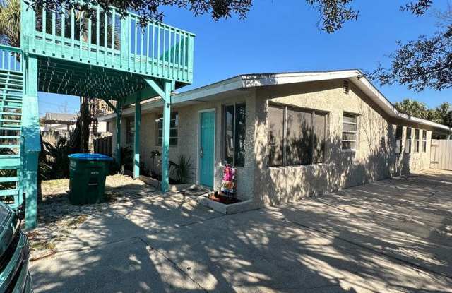 4 Bed 2 Bath FURNISHED and only STEPS from the beach! - 603 Dolphin Street, Panama City Beach, FL 32413