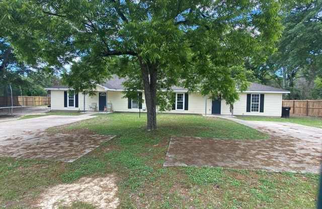 Charming 3BR, 2BTH Duplex in Columbus Gallery 1