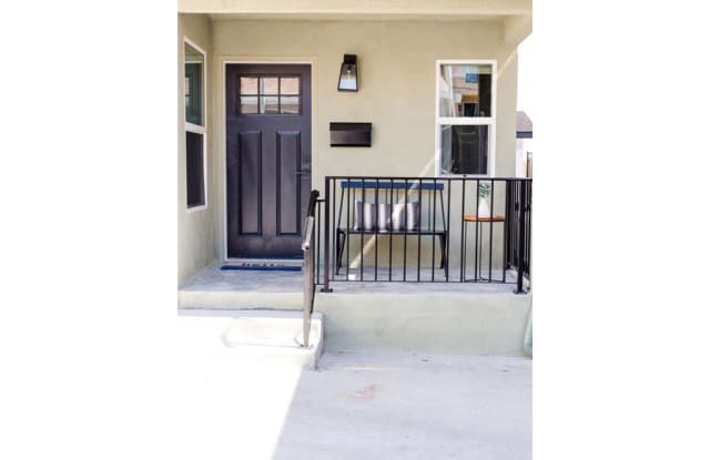 5238 Denny Avenue Gallery 2