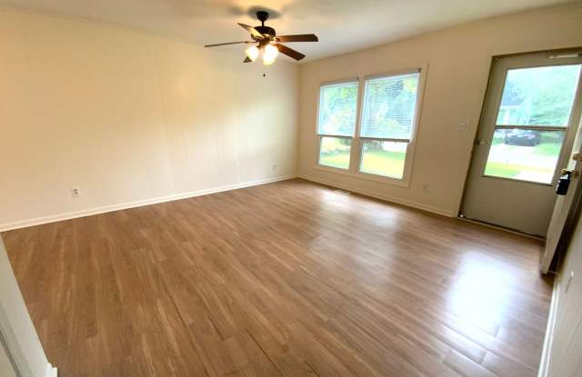 Updated 3 bedroom house in great location - walk to downtown, UNC Campus! Gallery 4