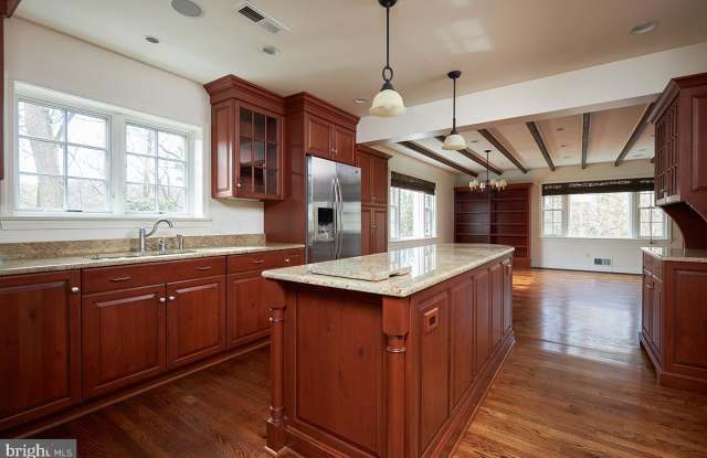 5300 BOXWOOD COURT Gallery 3