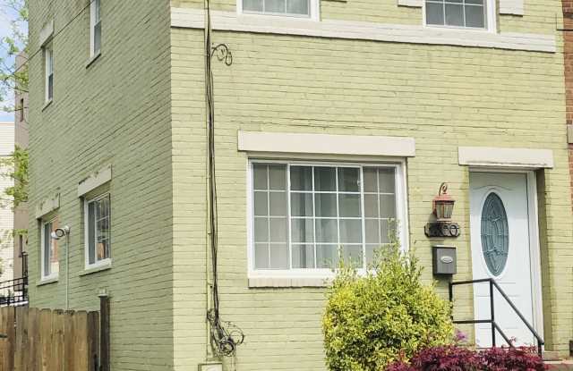 1300 Dexter Terrace Southeast photos photos